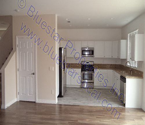 3rd image of 15568 Winona St