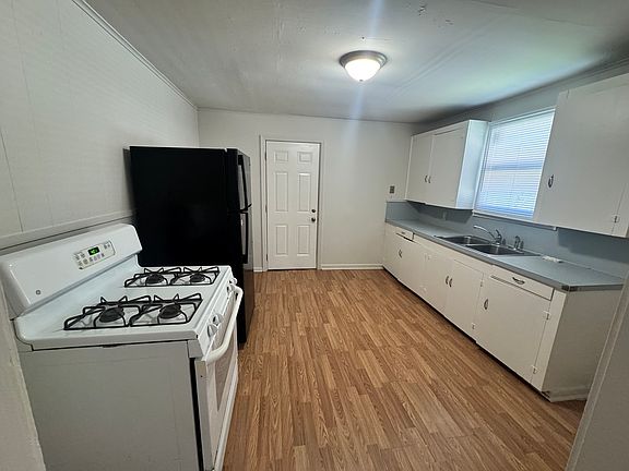 5th image of 2233 Lilly St