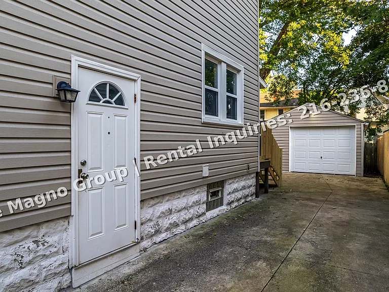 312 Upland Ave — Photo 4