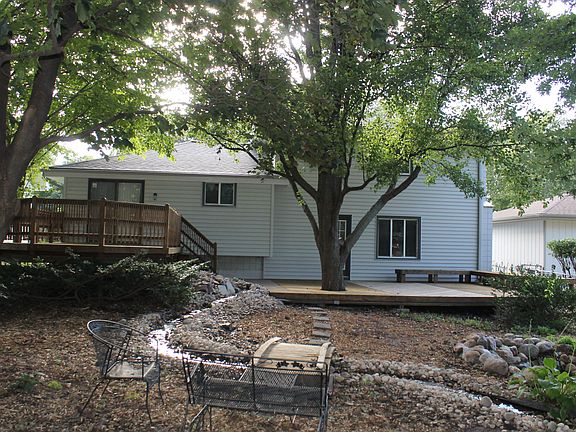 1,100sqft Deck & H2O Feature