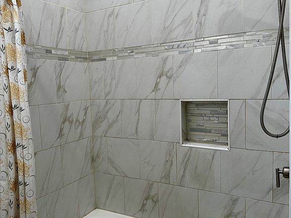 Shower/Tub