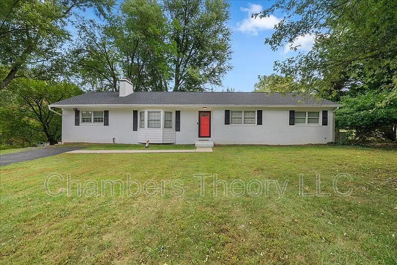 4 bed, 2.0 bath, 3200 sqft, $3,150 — Photo 2