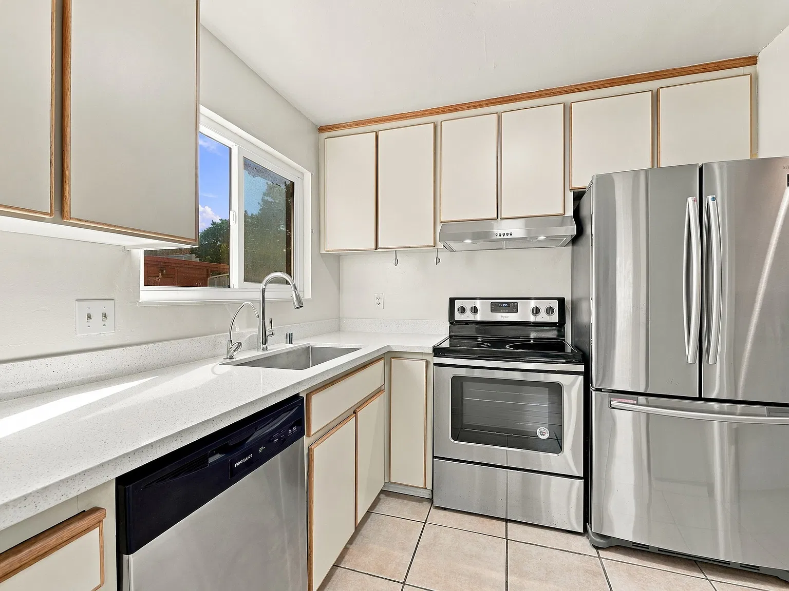 2 bed, 1.5 bath, 1027 sqft, $3,200 — Photo 1