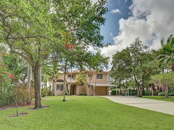 2nd image of 2680 Arbor Drive
