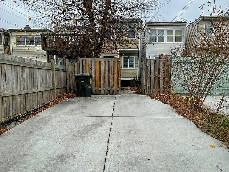 539 24th St NE — Photo 37