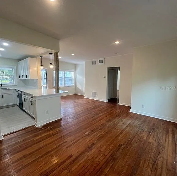 715 S Clyde Ave — Photo 3