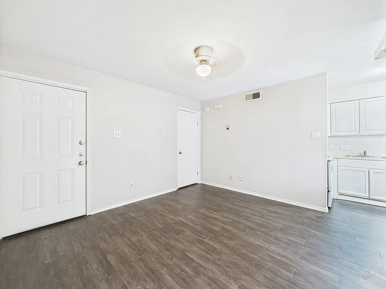 1840 Burton Dr #141 — Photo 5