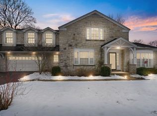 27 Briar Rd, Golf, IL 60029