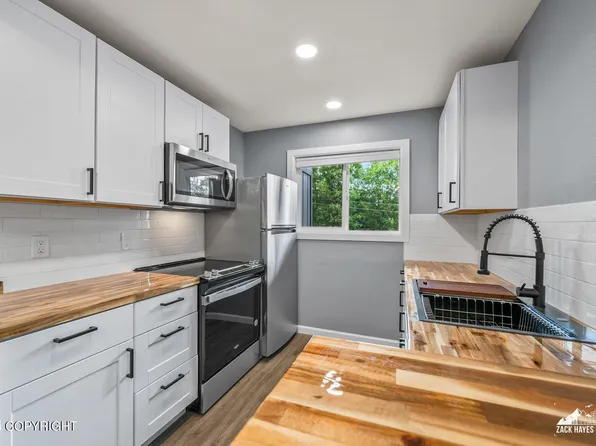 2121 Minerva Way #5-B, Anchorage, AK 99515