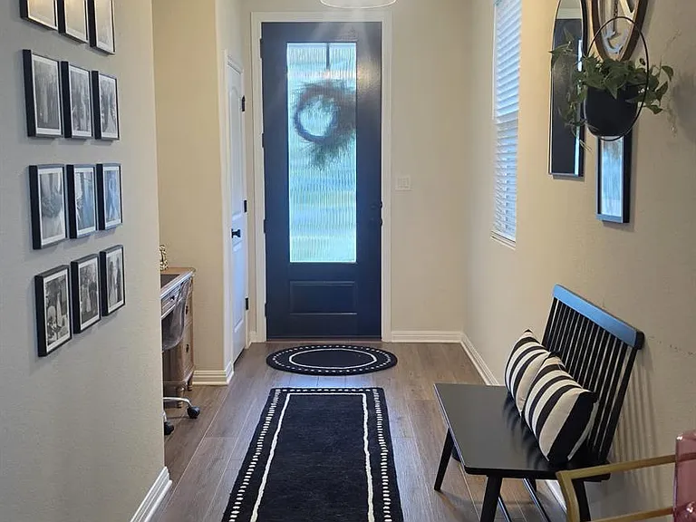 221 Travis Ln — Photo 3