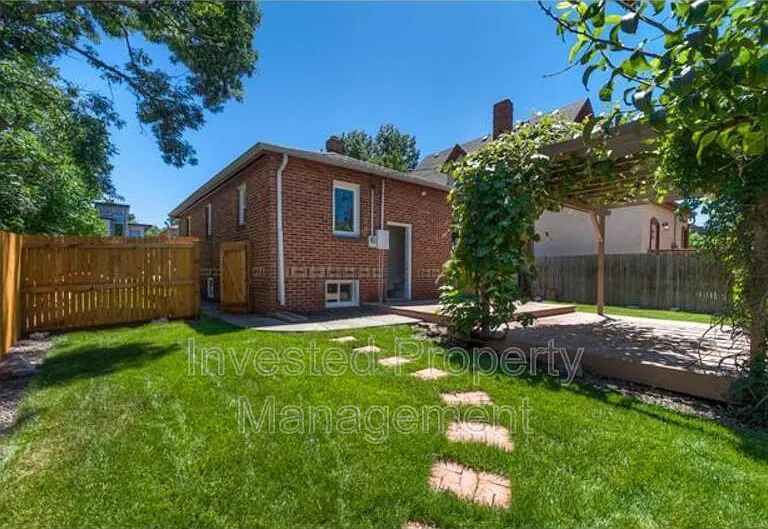 2063 S Pearl St — Photo 21