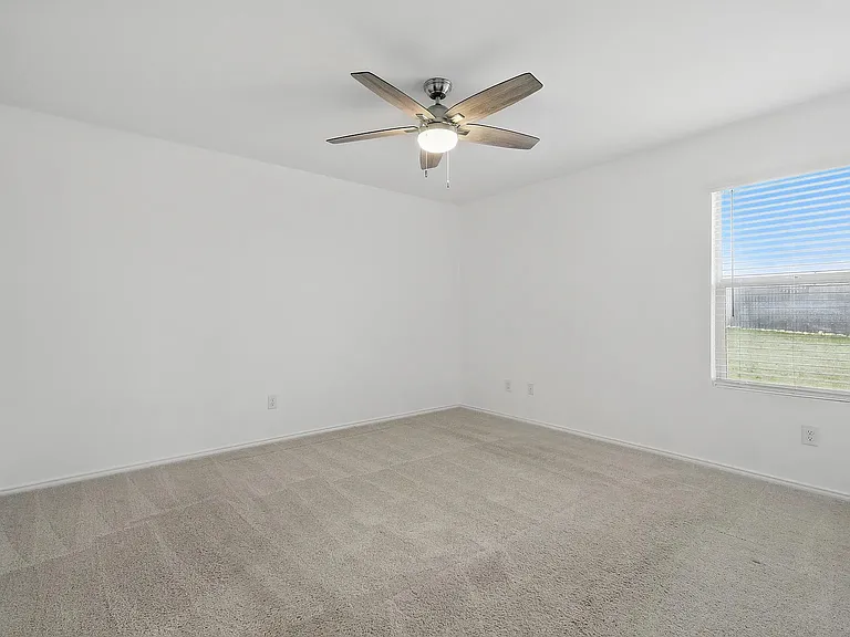 8400 High Robin Ave — Photo 9