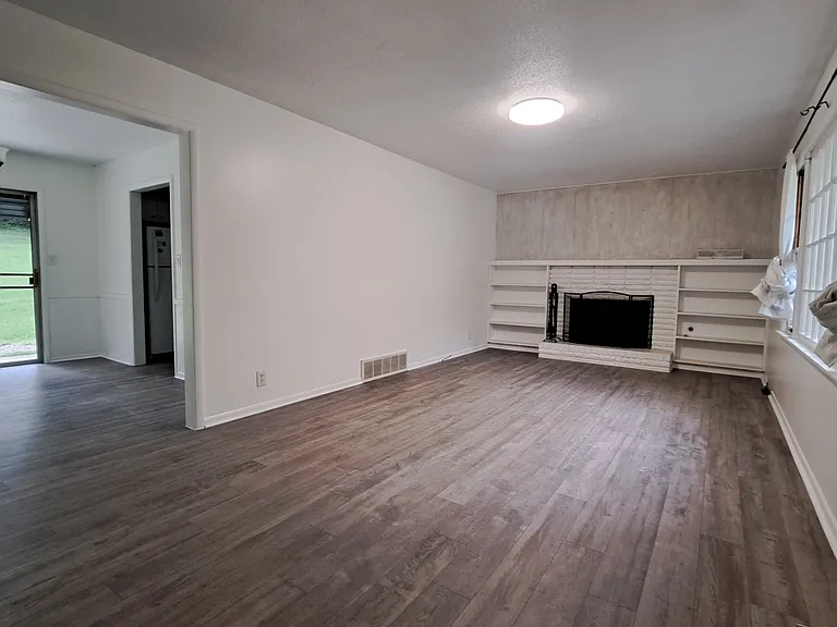 630 N Fairview Ave — Photo 5