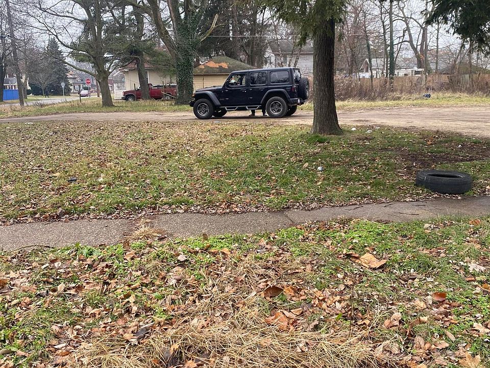 2nd image of 614 Pavone St