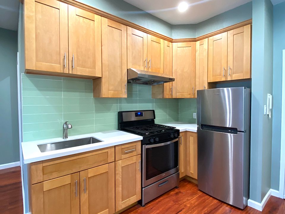1st image of 1037 Clay St APT 6