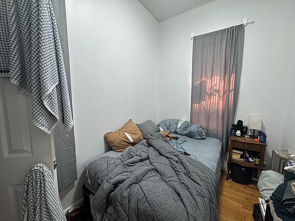 4th image of 128 Thompson St APT 2