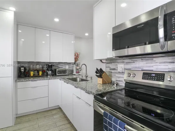 8075 SW 107th Ave APT 312, Miami, FL 33173