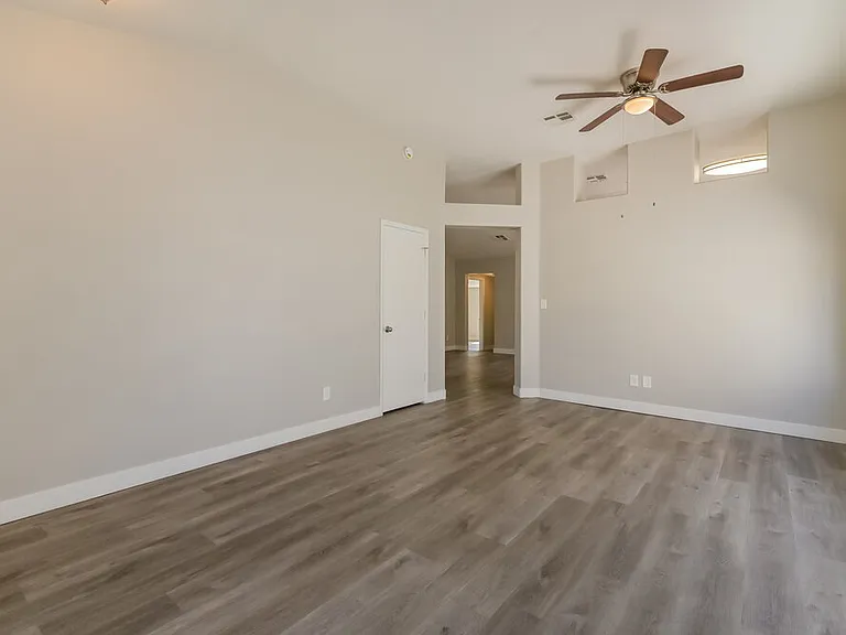 801 Zinnia Cir — Photo 5