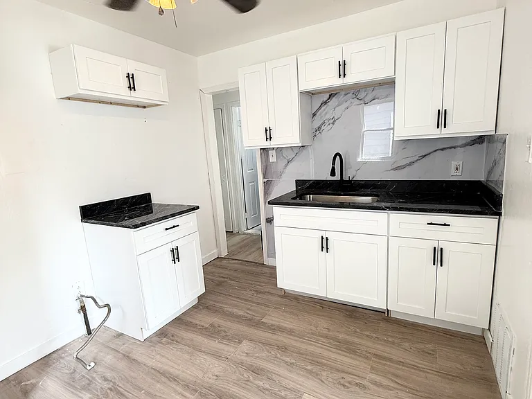 11715 Minock St — Photo 4