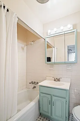 Sold by BREU CHURCHILL | media 11