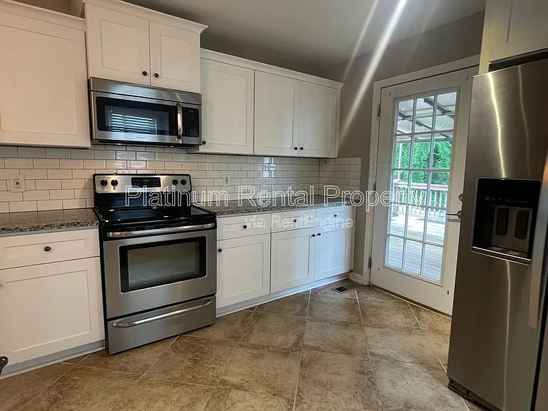 2706 White Oak Dr — Photo 8