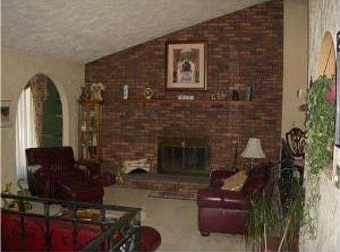 3rd image of 21 Kingswood Dr