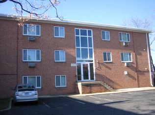 922 N Ivy St #11, Arlington, VA 22201