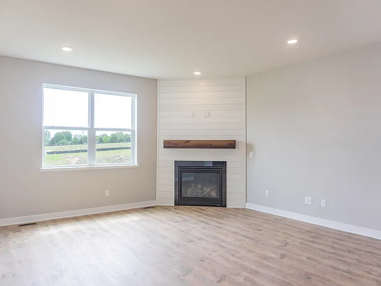 717 Winterberry Ln — Photo 18