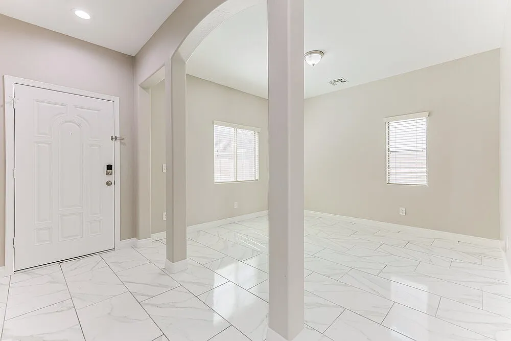 3 bed, 3.0 bath, 1573 sqft, $2,340 — Photo 4