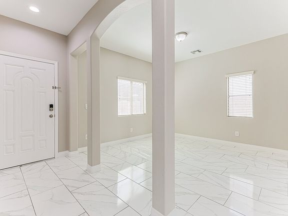 4th image of 4672 E Laurel Ave