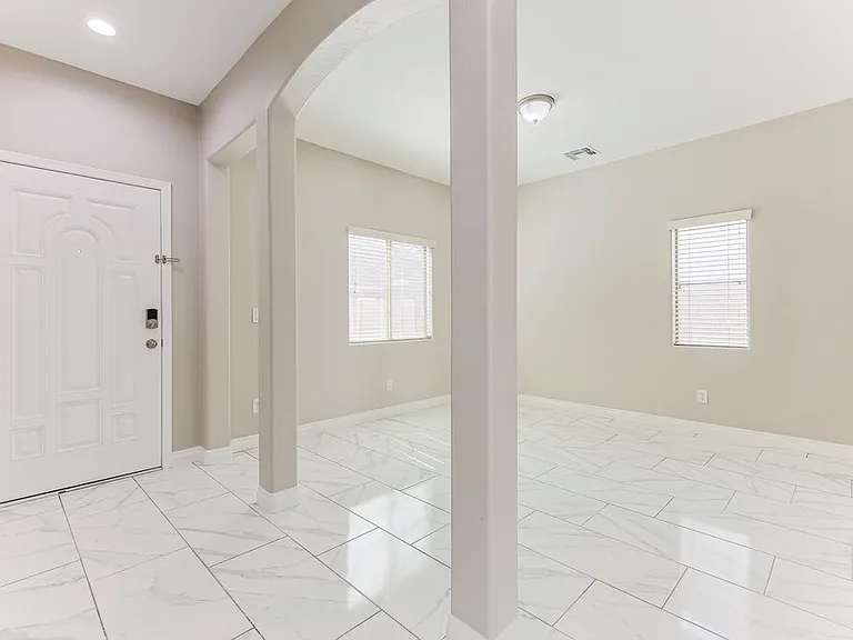 4672 E Laurel Ave — Photo 4