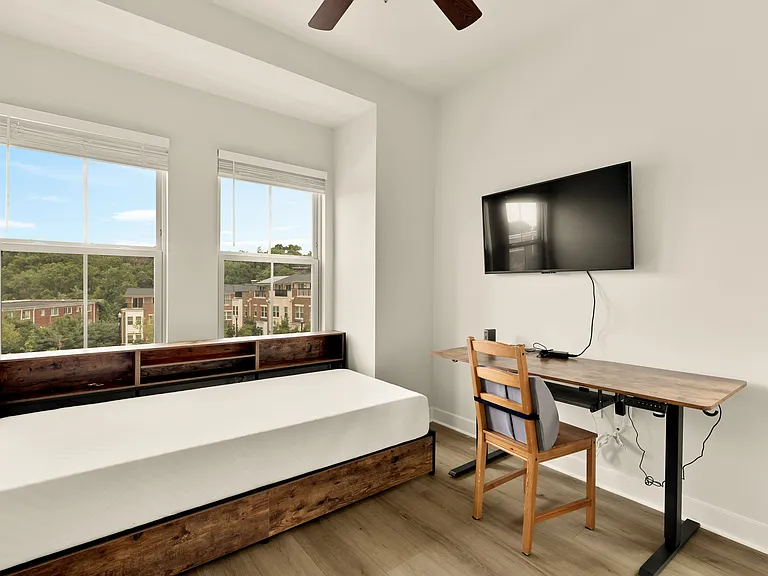 $1400 Bedroom 2