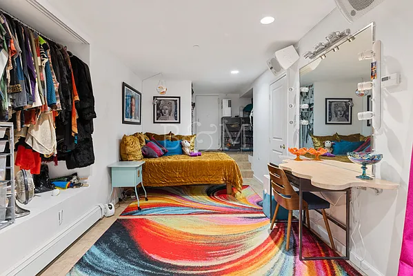 Sold by Brick&Mortar | media 10