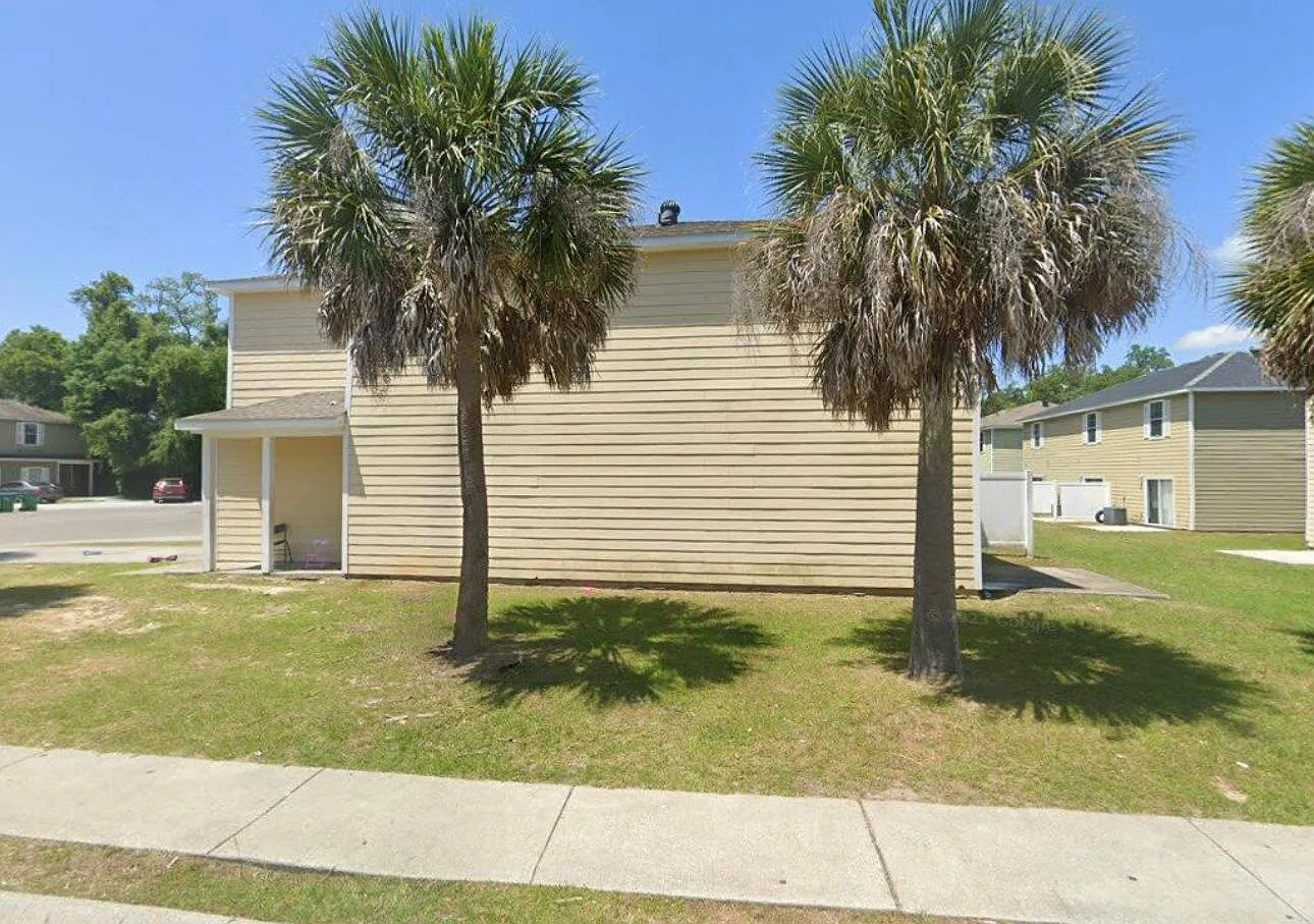 3 bed, 2.5 bath, 1159 sqft, $1,600 — Photo 1