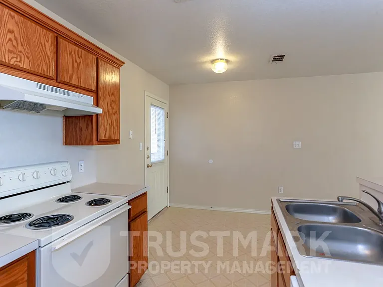 700 S Amy Ln #205 — Photo 6