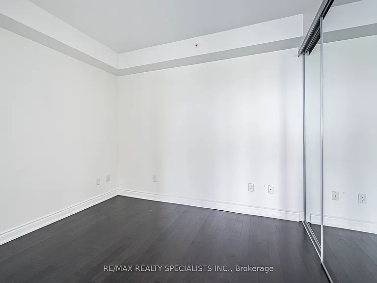 388 Yonge St #7105 — Photo 40