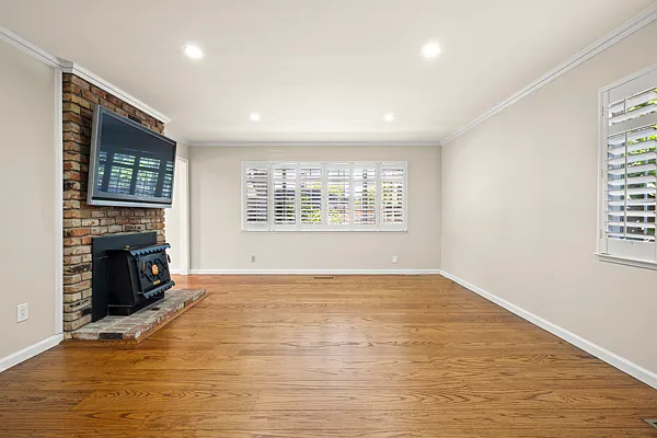 5525 Amby Dr — Photo 11