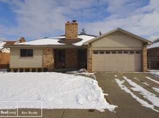 29836 Ledford Dr, Warren, MI 48088