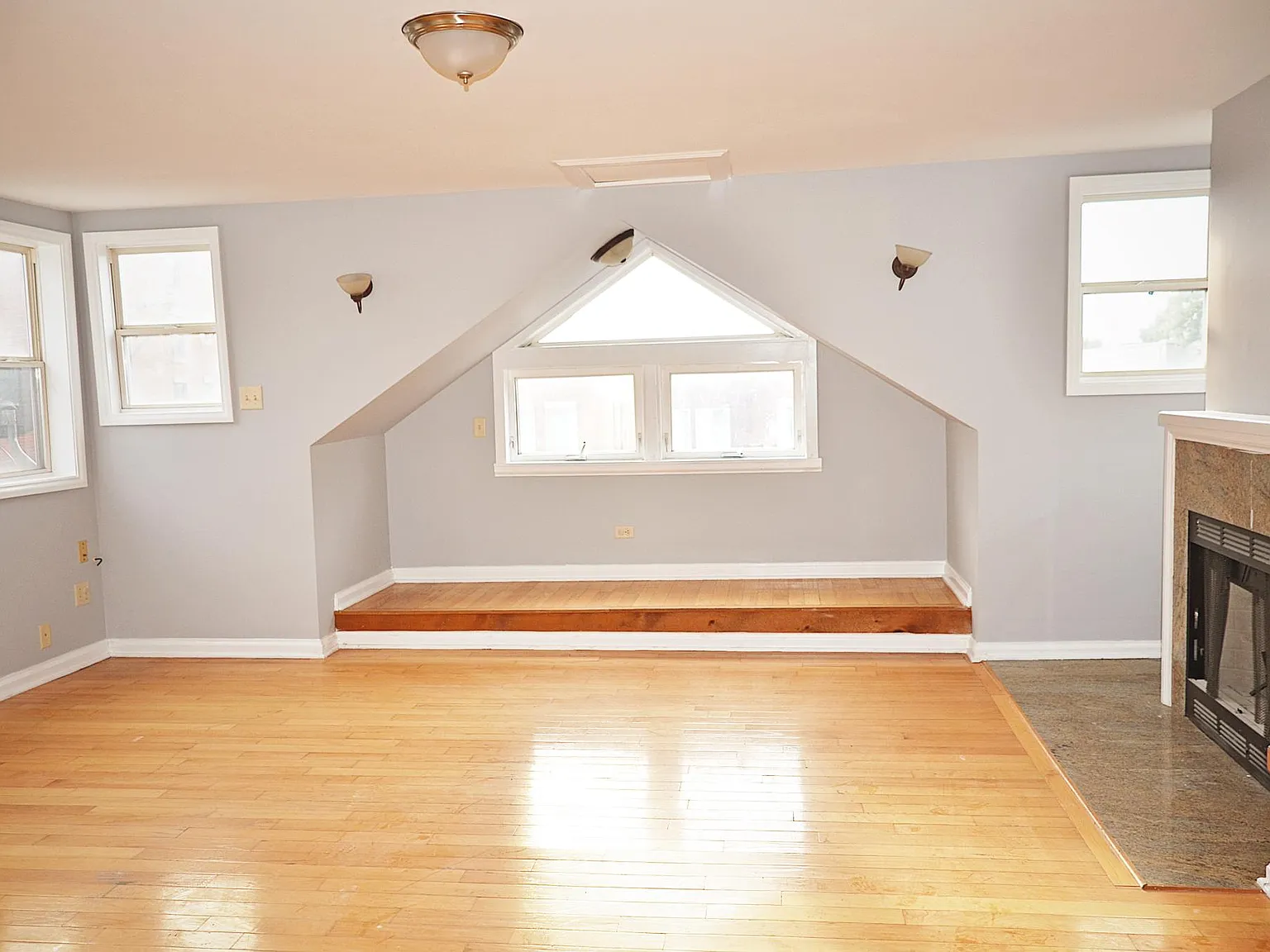 3 bed, 1800 sqft, $3,495 — Photo 3
