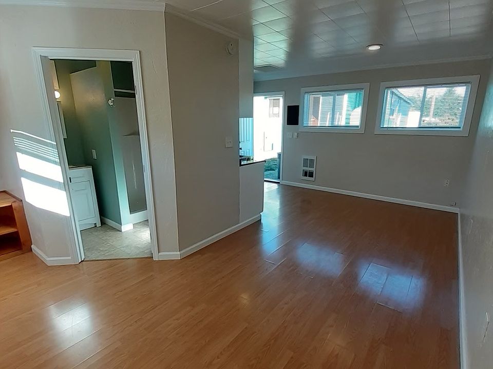 2nd image of 463 Amador St