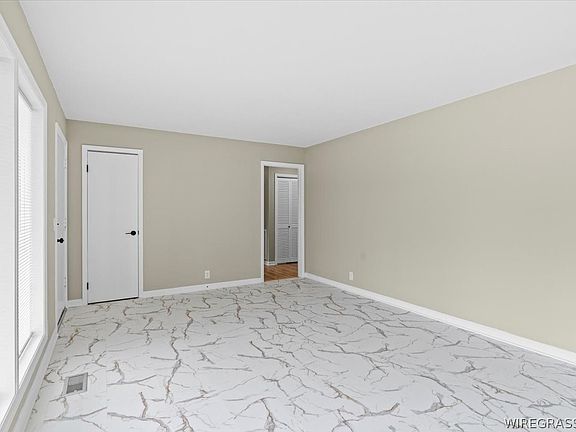 3rd image of 100 Ridgefield Pl