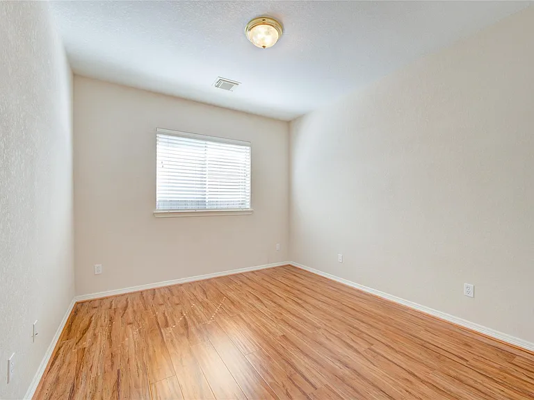 22514 Jutewood Ln — Photo 34