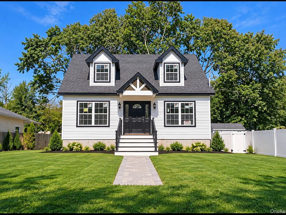 1st image of 305 COMMACK Road