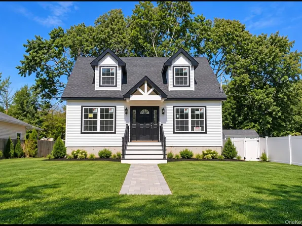 487 NEIGHBORHOOD ROAD, Shirley, NY 11967