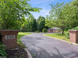 718 Old Suman Rd, Valparaiso, IN 46383