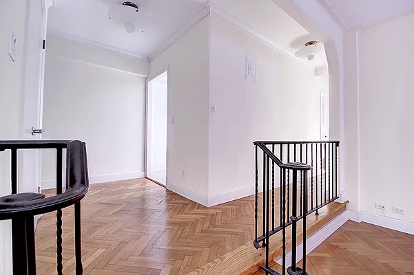 Rented by Urbane Brokerage | media 12