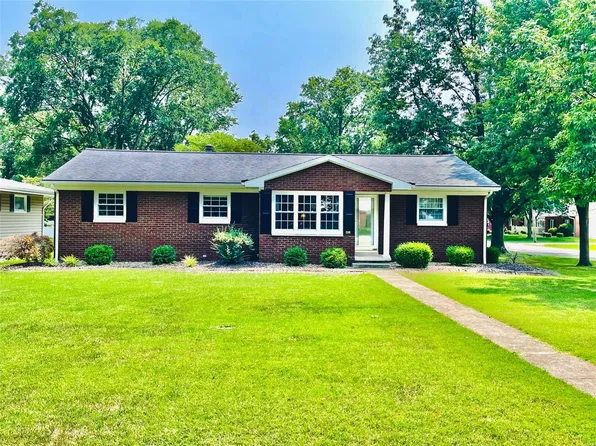 1590 Abbott St, Carlyle, IL 62231