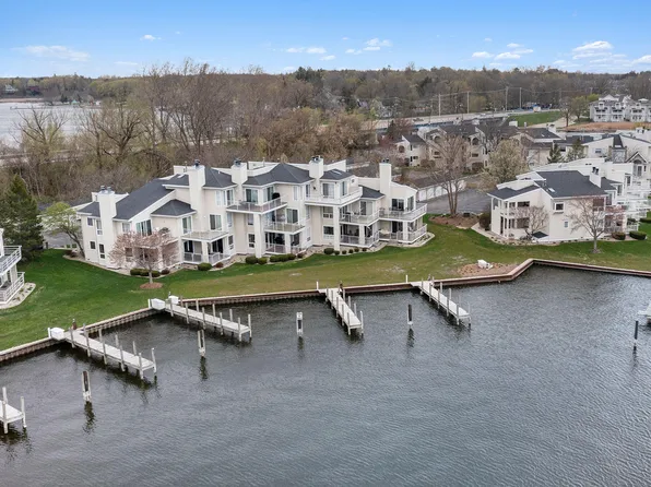 983 Lake St #13, Saugatuck, MI 49453