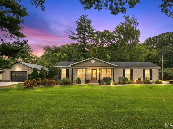 1392 N Henke Rd, Lake Saint Louis, MO 63367
