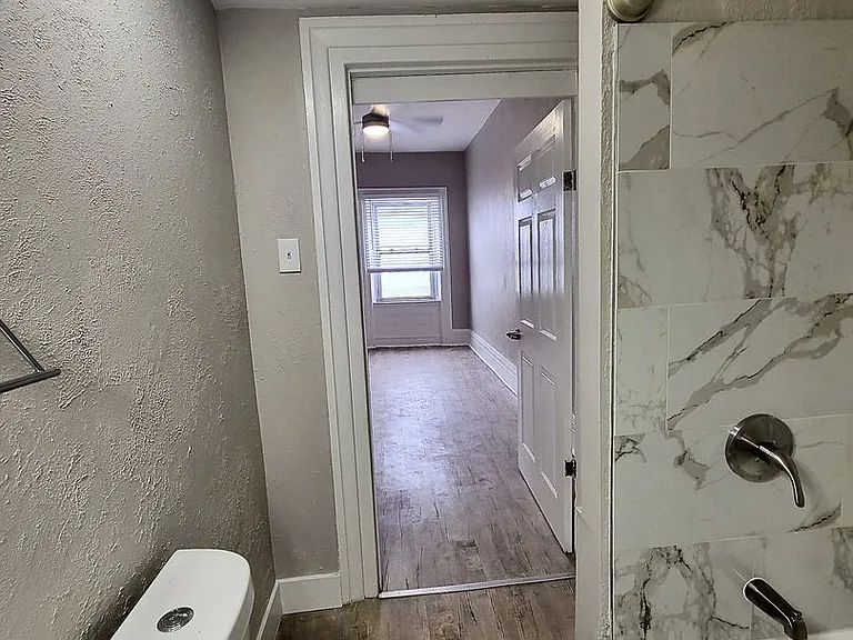 607 E Carson St — Photo 15